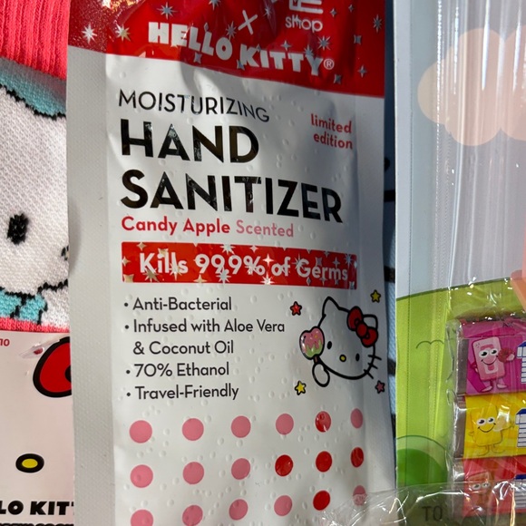 Hello Kitty Gift Set - Picture 2 of 15